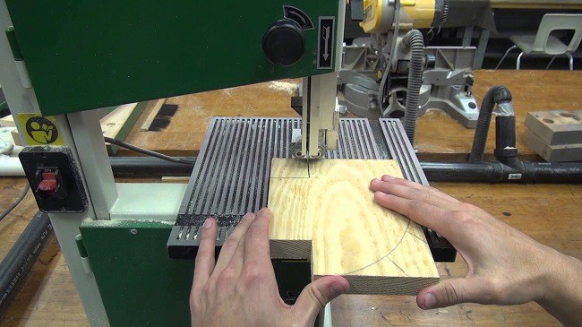 You may have heard about band saws a lot. But what are band saws? They are machines that are mostly used to cut wood objects, but not limited to only that.