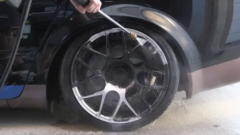 Consideration While Removing Spray Paint from Car Wheels