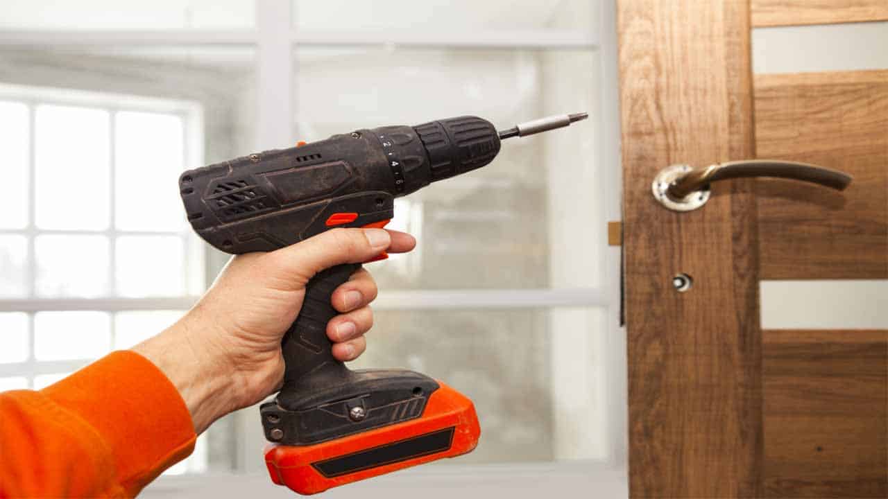 A screw gun looks like a drill, but it's only used for one purpose, to drive in screws. It's a fast tool, and it can help you speed up the process a lot. 
